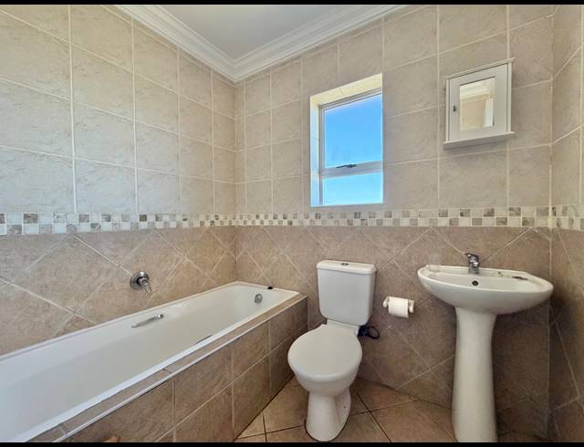 2 BEDROOM APARTMENT FOR SALE IN JEFFREYS BAY CENTRAL